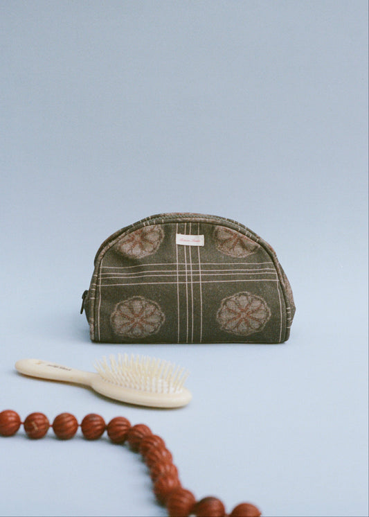 emme petite toiletries travel bag Ultra-Sil Hanging Toiletry - L | High Rise Christmas is just another reason to gift Away. TUMI Mini toiletries bag. 4x6x1.5